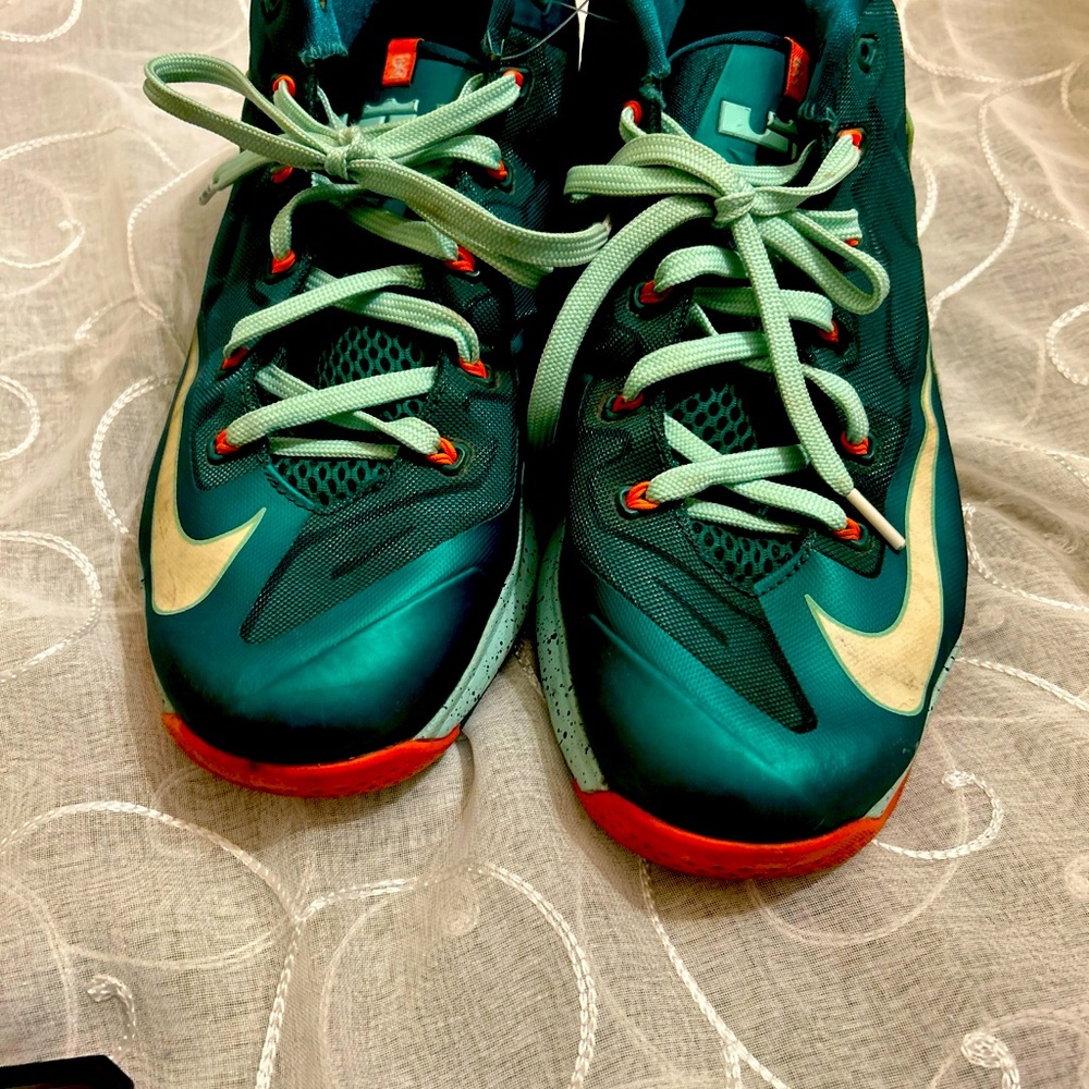 Nike Max LeBron 11 Low Turbo Green Men’s Basketball Sneakers Size 12